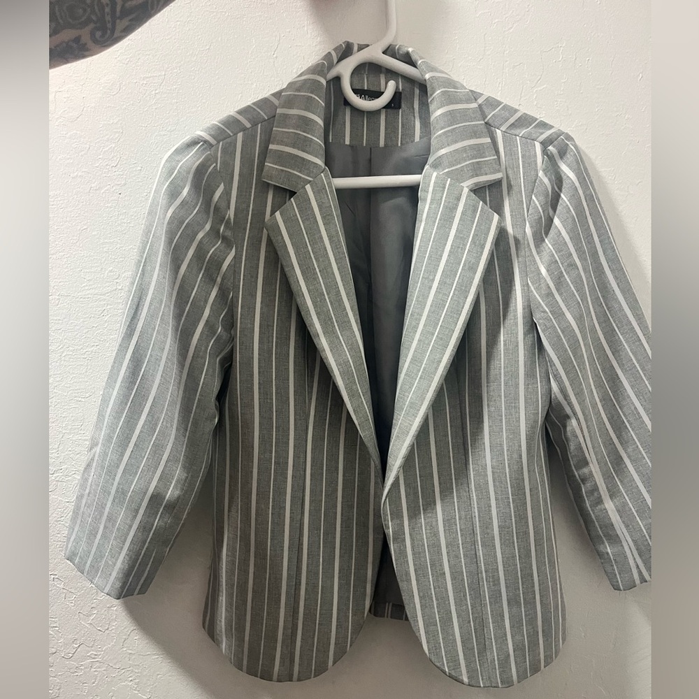 Elegant Women's Gray Striped Blazer